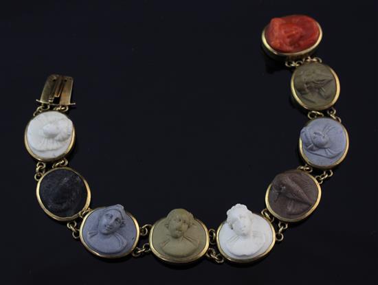 An Edwardian 9ct gold, lava and coral bracelet, 6in.